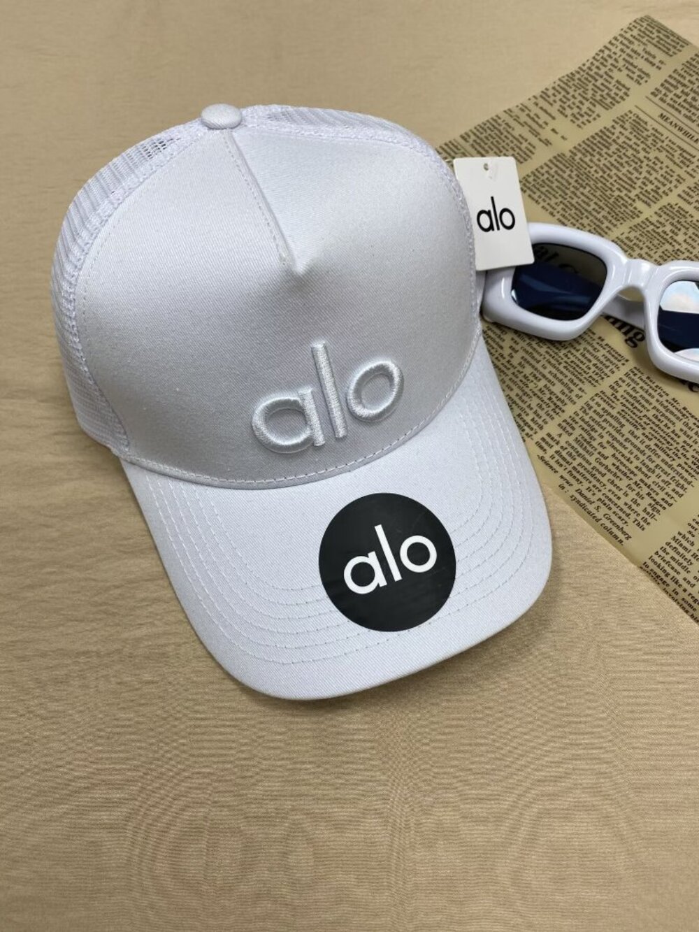 ⛅Alo Yoga District Trucker Hat Baseball Hat Everyday Essential-Brand New💖White
